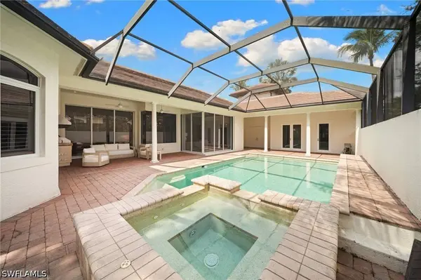 8886 Shenendoah CIR, Naples, FL 34113