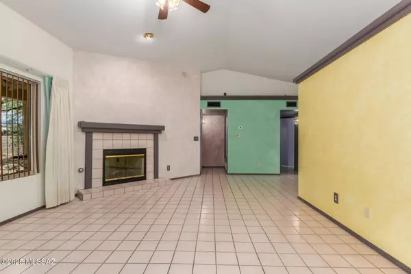 8410 E Heath Court, Tucson, AZ 85715