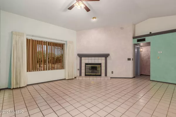 8410 E Heath Court, Tucson, AZ 85715