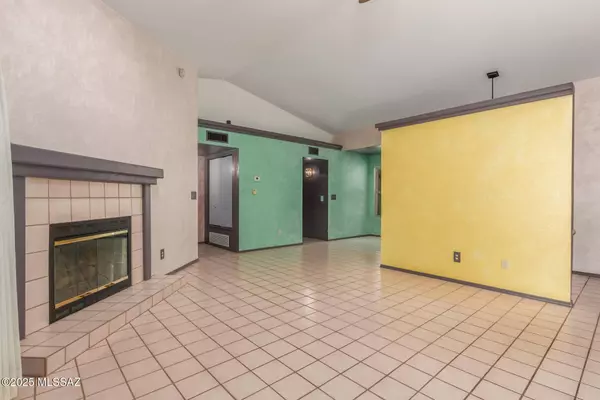 8410 E Heath Court, Tucson, AZ 85715