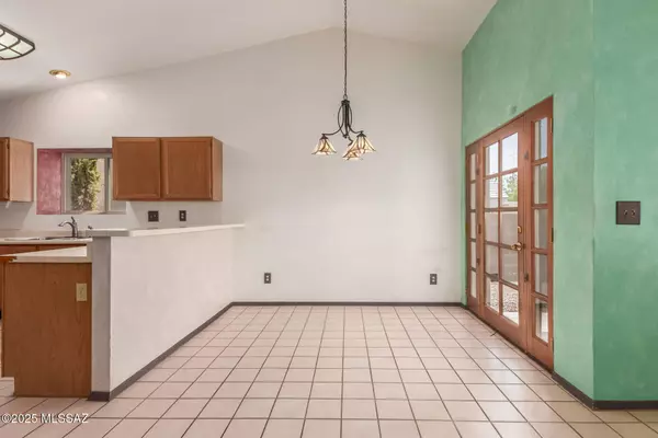 8410 E Heath Court, Tucson, AZ 85715