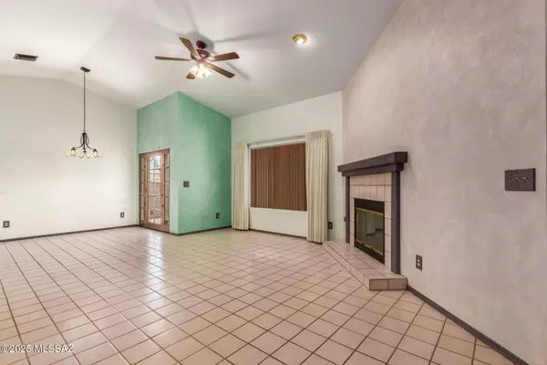 8410 E Heath Court, Tucson, AZ 85715