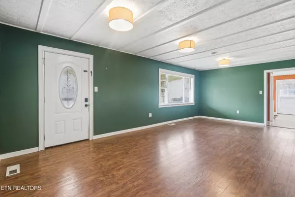 176 Hillside Rd, Oak Ridge, TN 37830