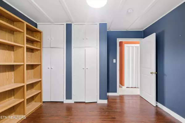 176 Hillside Rd, Oak Ridge, TN 37830