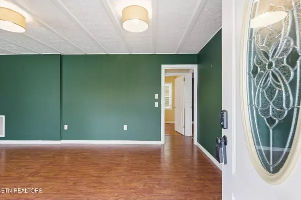 176 Hillside Rd, Oak Ridge, TN 37830