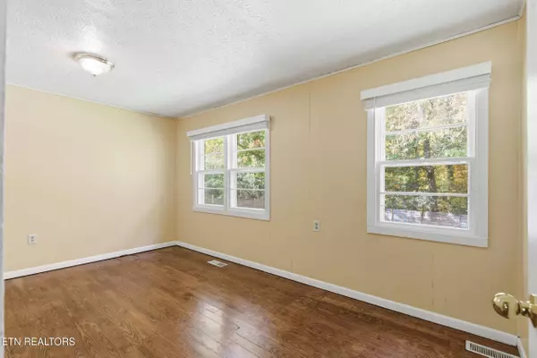 176 Hillside Rd, Oak Ridge, TN 37830