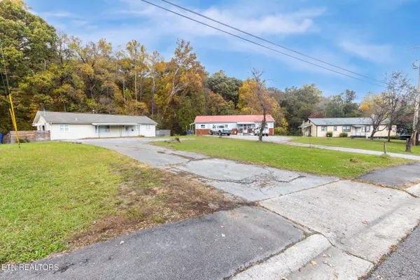 176 Hillside Rd, Oak Ridge, TN 37830