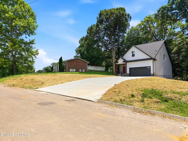 1401 Rosalyn DR, Knoxville, TN 37914