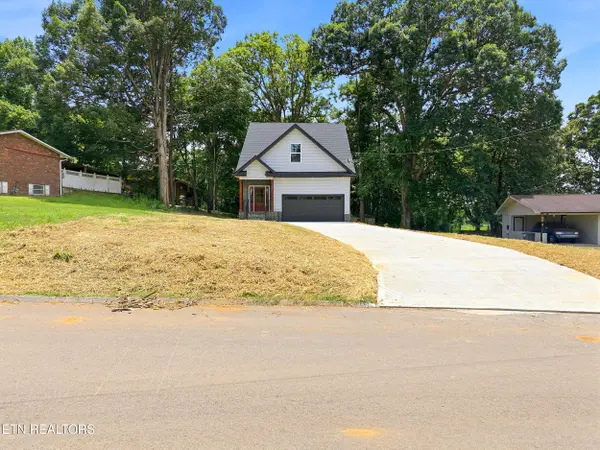 1401 Rosalyn DR, Knoxville, TN 37914