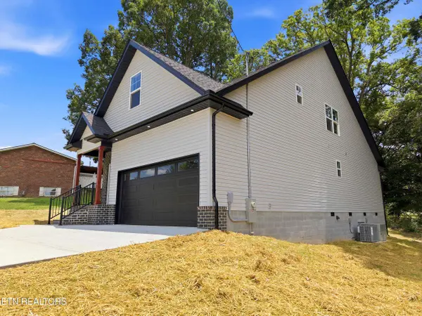 1401 Rosalyn DR, Knoxville, TN 37914