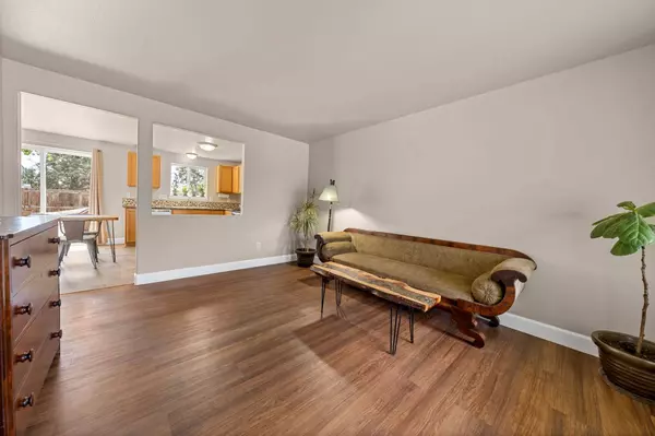 2490 Cascade Mountain AVE, Redmond, OR 97756