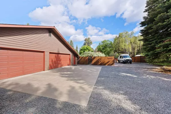 21034 Woodhaven AVE, Bend, OR 97702