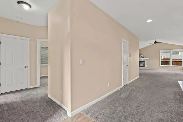 1981 Larch AVE, Redmond, OR 97756