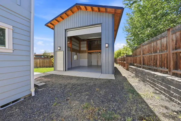 4722 Zenith AVE, Redmond, OR 97756