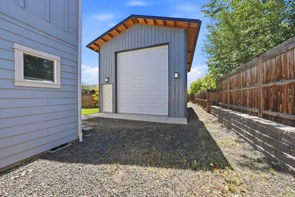 4722 Zenith AVE, Redmond, OR 97756