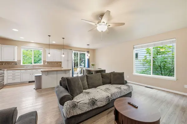 61302 Huckleberry PL, Bend, OR 97702