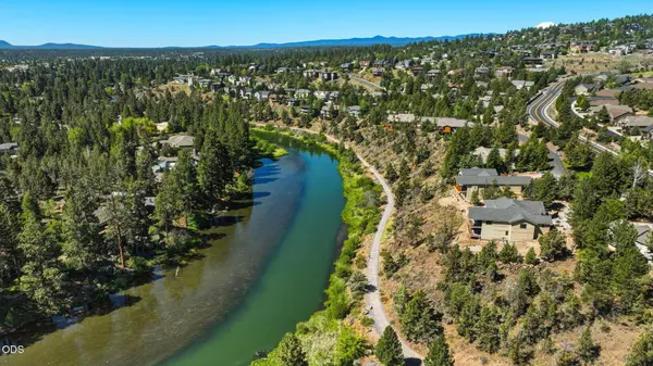 2627 Rippling River CT, Bend, OR 97703