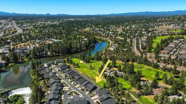 2627 Rippling River CT, Bend, OR 97703