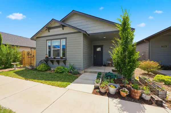 2576 Teak PL, Redmond, OR 97756