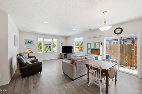 2576 Teak PL, Redmond, OR 97756