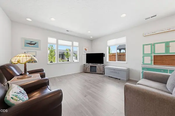 2576 Teak PL, Redmond, OR 97756