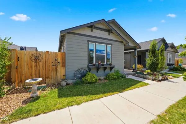 2576 Teak PL, Redmond, OR 97756