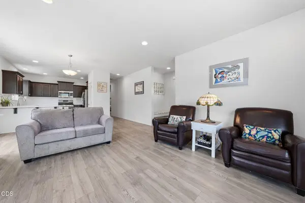 2576 Teak PL, Redmond, OR 97756