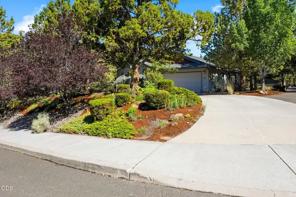 2058 Hollow Tree LN, Bend, OR 97701