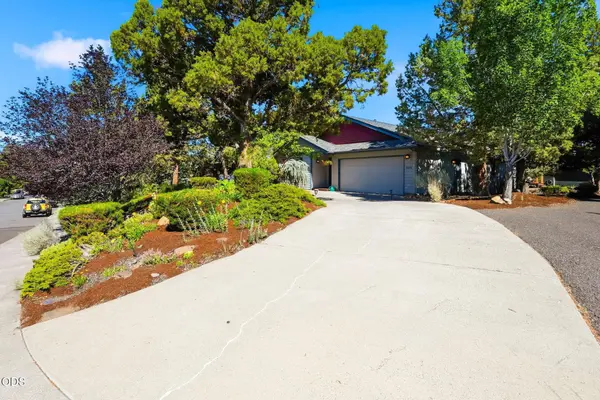 2058 Hollow Tree LN, Bend, OR 97701