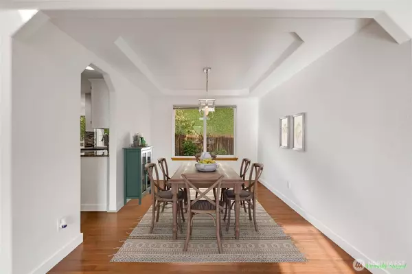 19315 76th PL NE, Kenmore, WA 98028