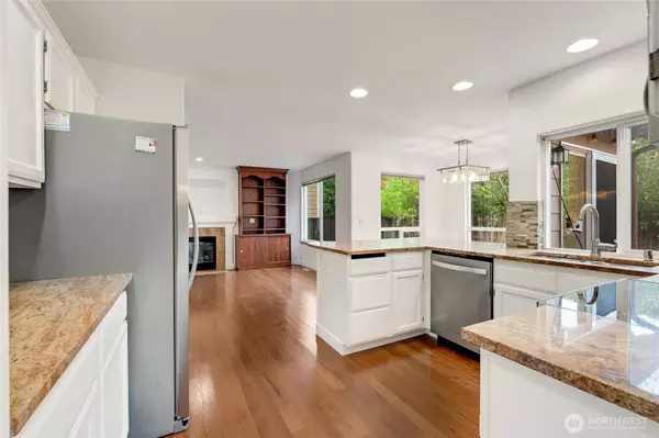 19315 76th PL NE, Kenmore, WA 98028