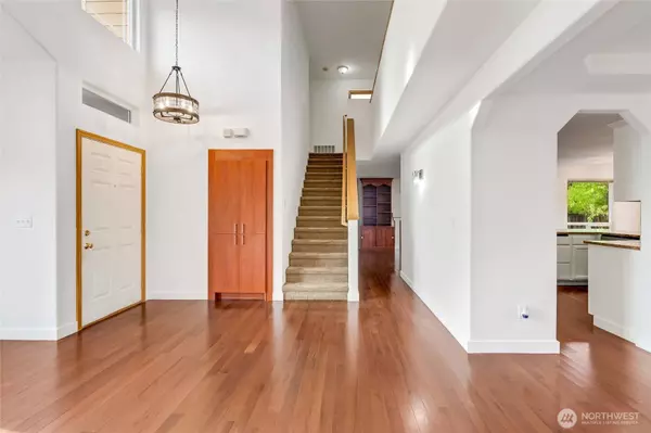 19315 76th PL NE, Kenmore, WA 98028