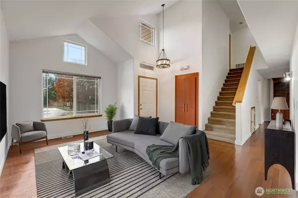 19315 76th PL NE, Kenmore, WA 98028