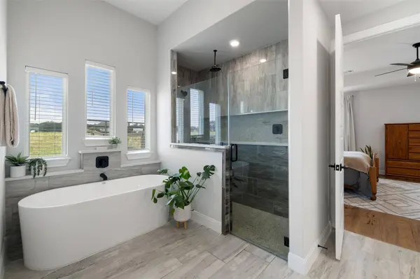 803 Spicewood Trails DR, Spicewood, TX 78669