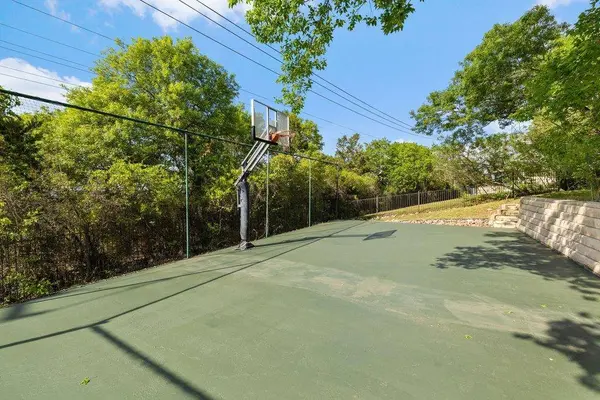 6216 Northern Dancer DR, Austin, TX 78746