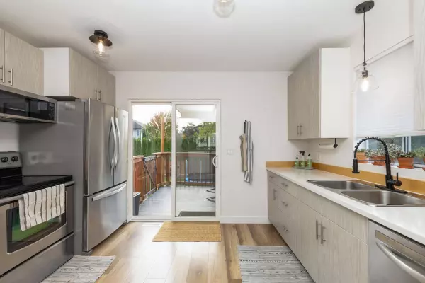 20350 Ospring ST, Maple Ridge, BC V2X 1K6