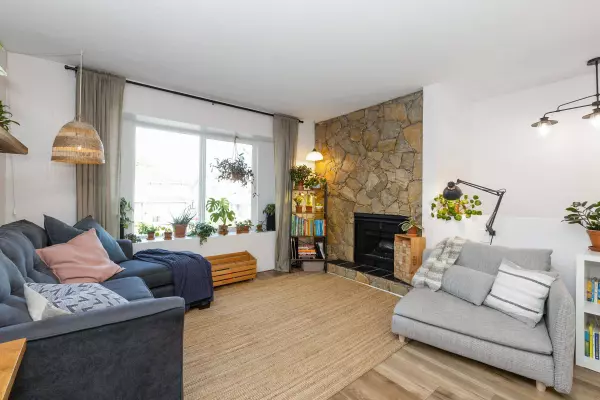 20350 Ospring ST, Maple Ridge, BC V2X 1K6