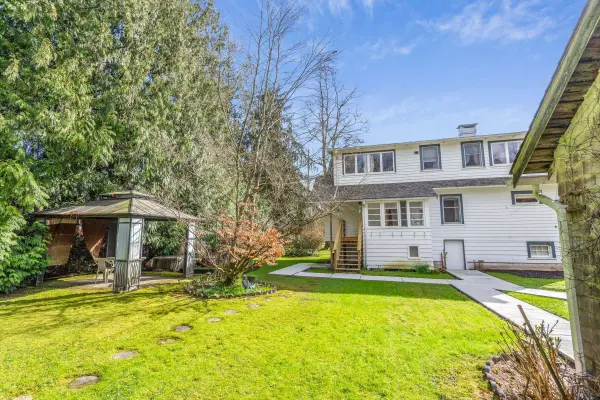 25117 Dewdney Trunk RD, Maple Ridge, BC V4R 1X6