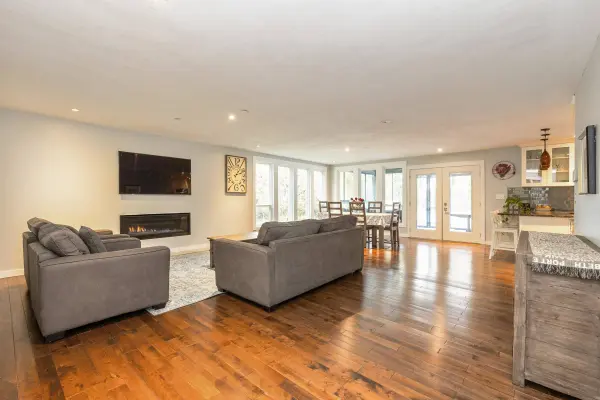 24445 104 AVE, Maple Ridge, BC V2W 1J2