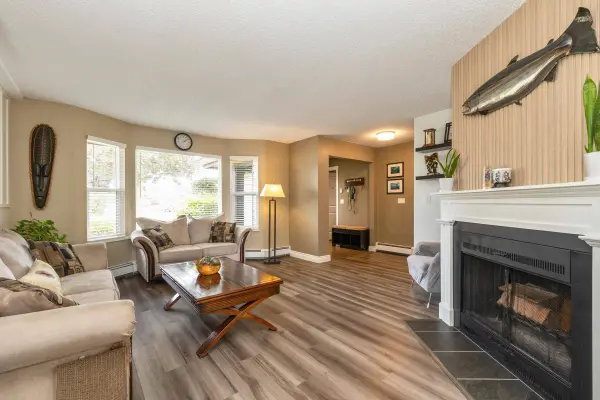 11761 190 ST, Pitt Meadows, BC V3Y 1Y2