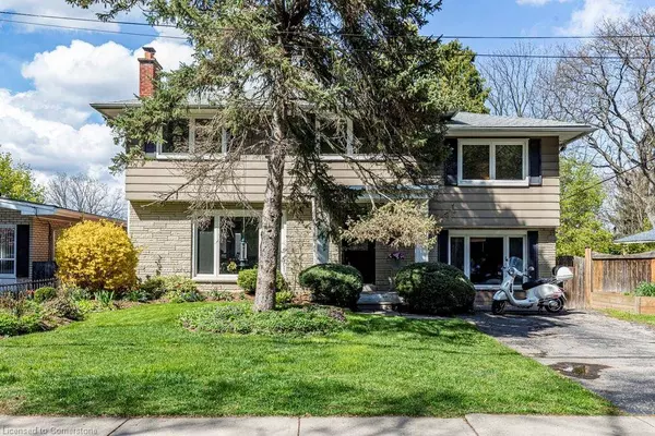 52 Hillcrest Avenue, Hamilton, ON L8P 2W4