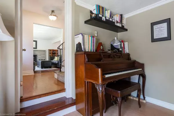 52 Hillcrest Avenue, Hamilton, ON L8P 2W4