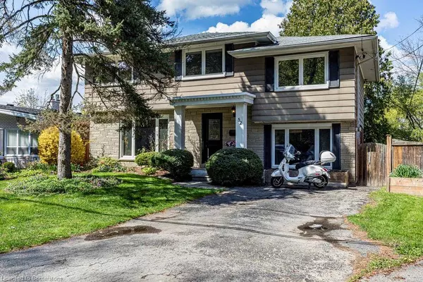 52 Hillcrest Avenue, Hamilton, ON L8P 2W4