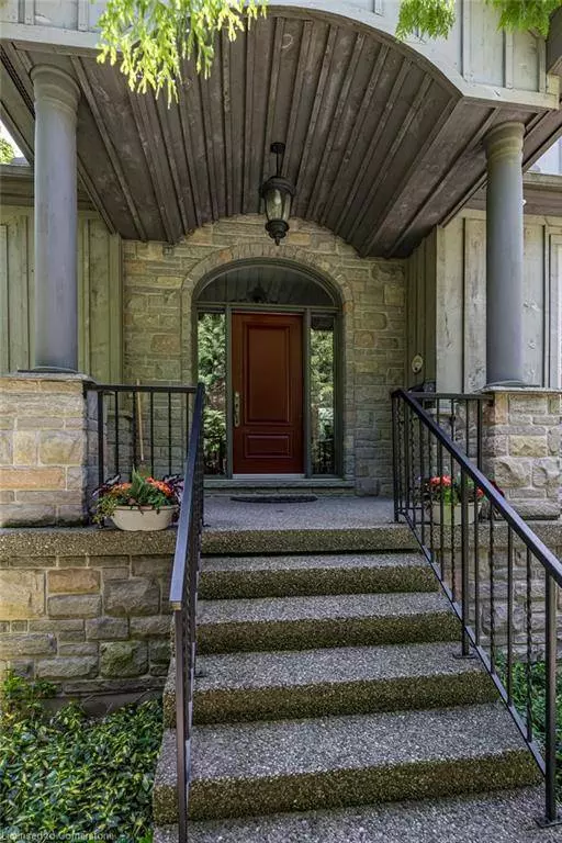 32 Brookside Avenue, Hamilton, ON L9G 2X5