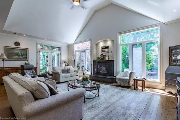 32 Brookside Avenue, Hamilton, ON L9G 2X5