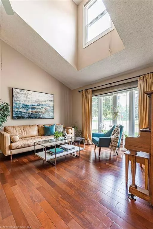 1 Leith Court, Ancaster, ON L9G 3V8