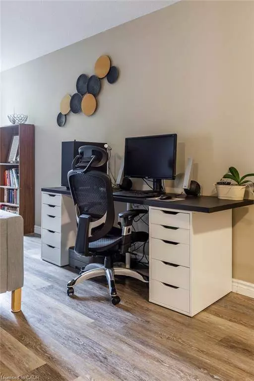 75 Glenburn Court #409, Hamilton, ON L8E 1C7