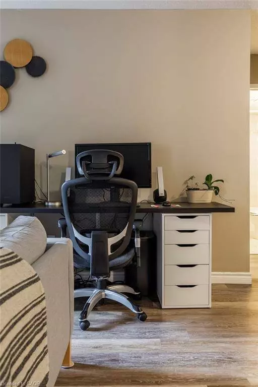 75 Glenburn Court #409, Hamilton, ON L8E 1C7