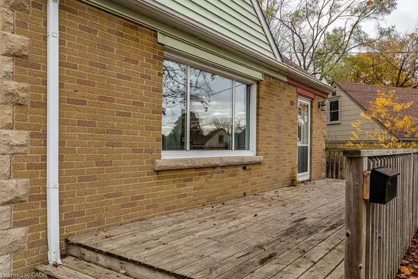 10 Janis Court, Dundas, ON L9H 1S9