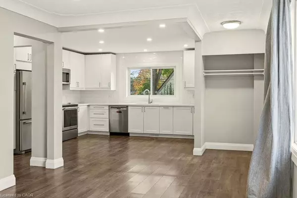 10 Janis Court, Dundas, ON L9H 1S9